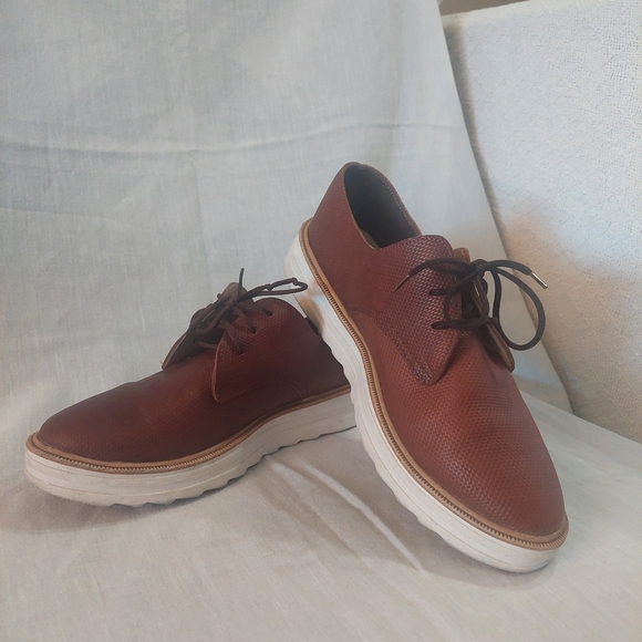 Classic Brown Leather Unisex Shoes - Picture 1 of 7